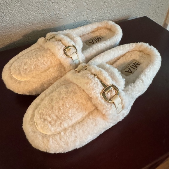 MIA Shoes - NWOT MIA Cream Fuzzy Slippers with Tan Soles